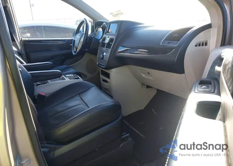 2015 Chrysler Town & Country Touring z USA, uszkodzony, nr VIN 2C4RC1BG7FR560465